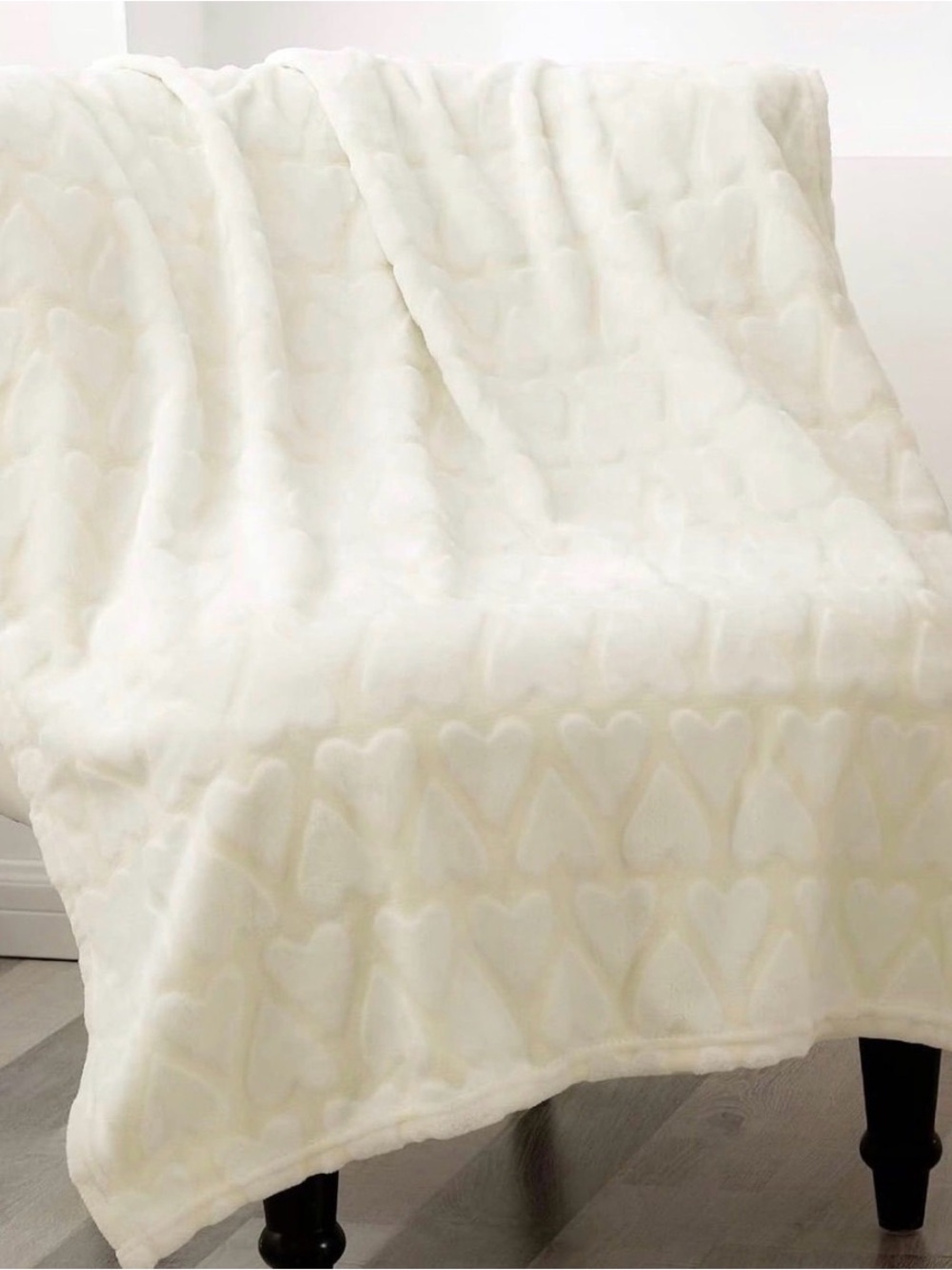 Soft Ivory Heart-Pattern Plush Throw Blanket- new but has no tags.